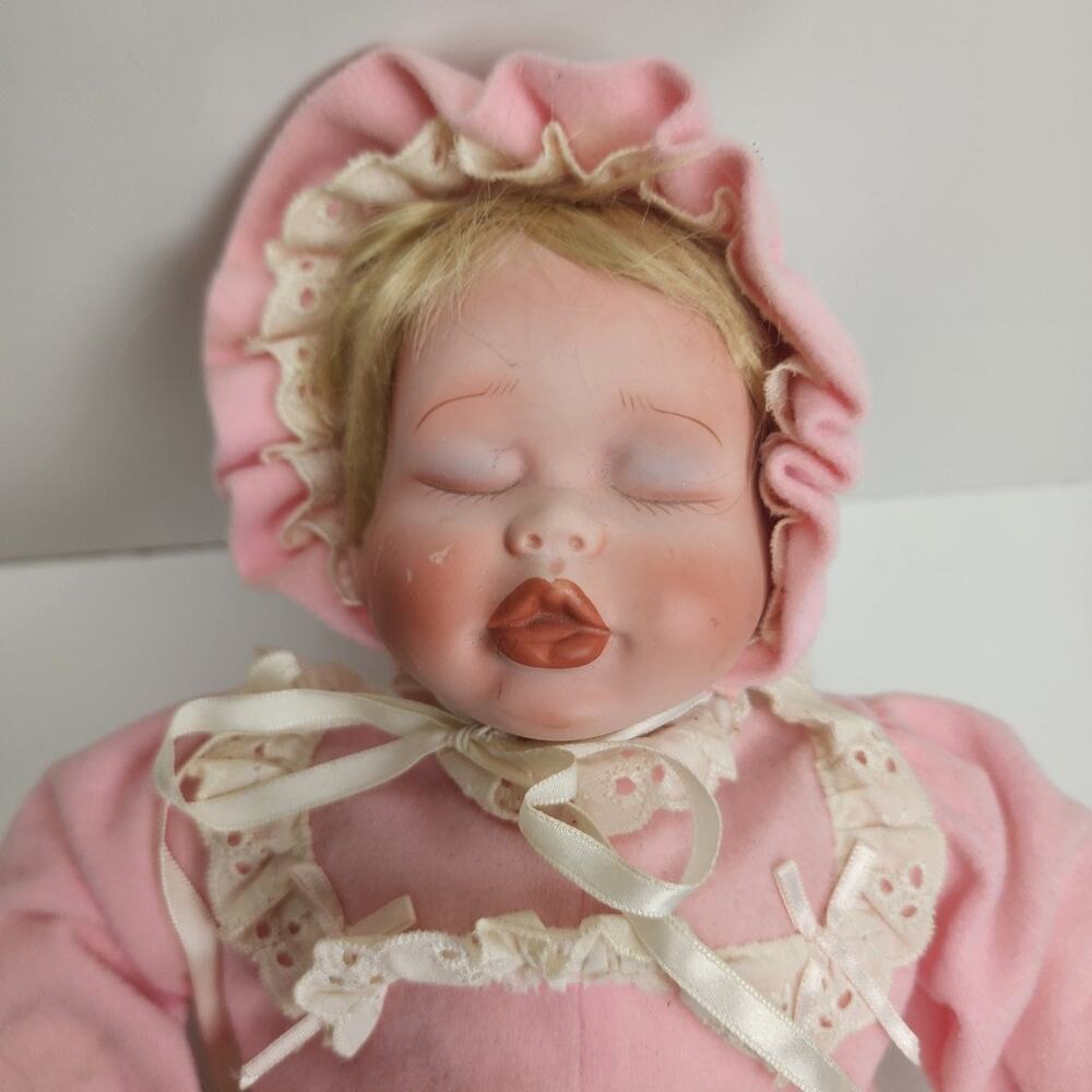 Elizabeth's Homecoming "Baby Book Treasures" Ashton Drake 1990 Porcelain Doll